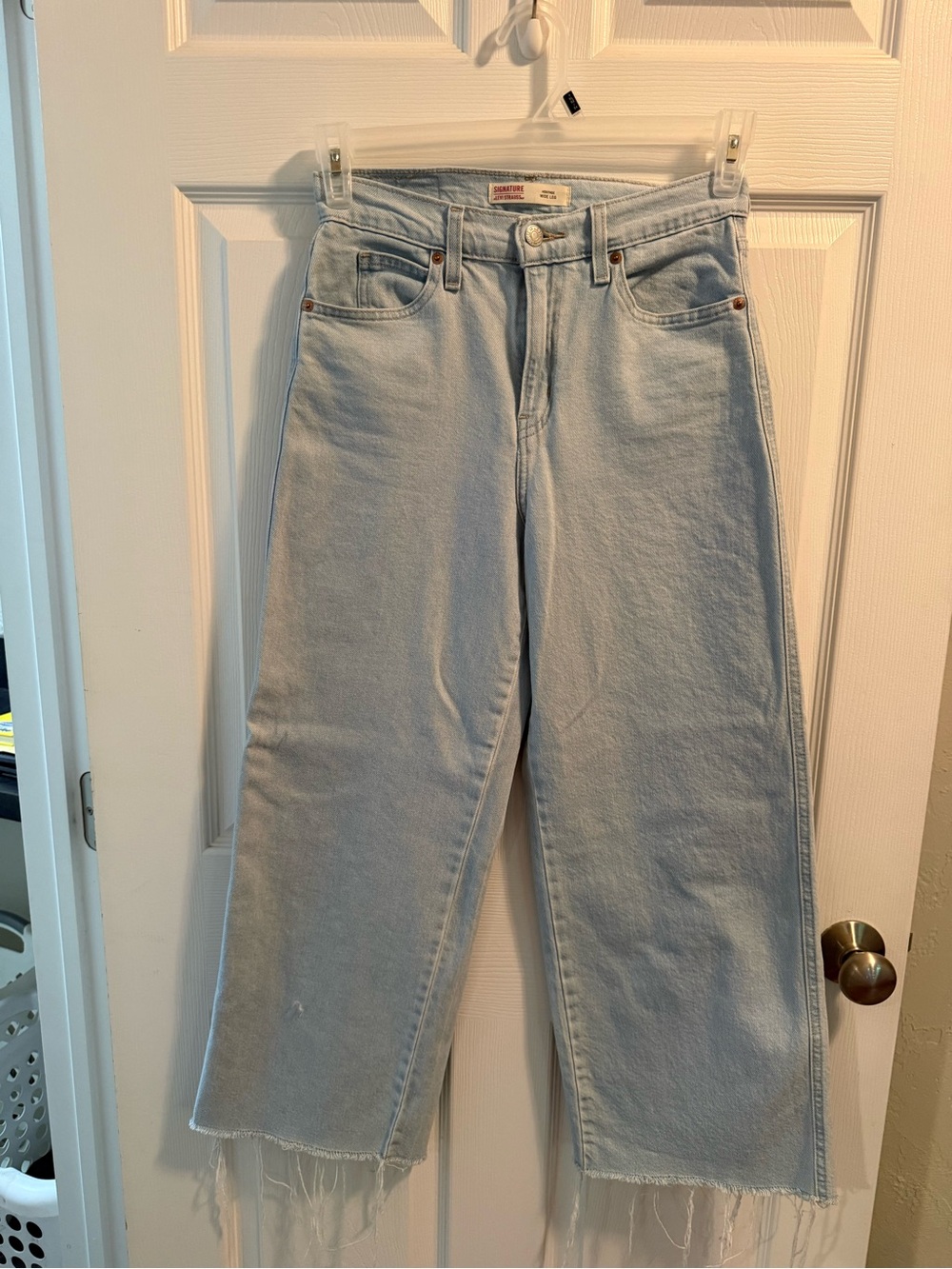 Signature by Levi Strauss Light Blue Wide-Leg Cropped Jeans